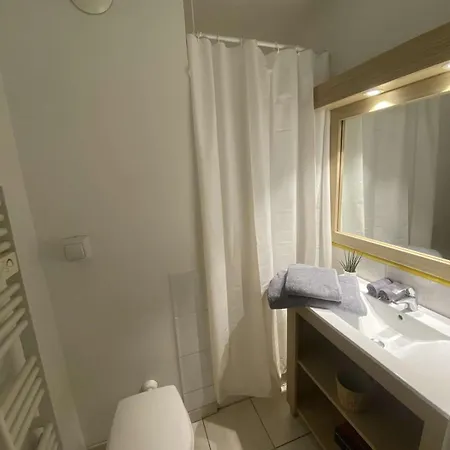 Charming With Swimming Pool Nizza