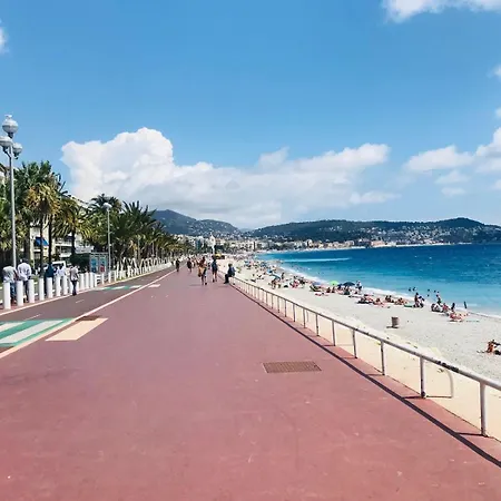 Charming With Swimming Pool Апартаменты *