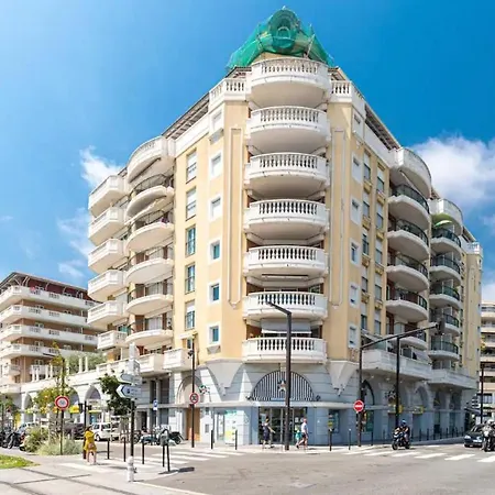 Charming With Swimming Pool Apartment *
