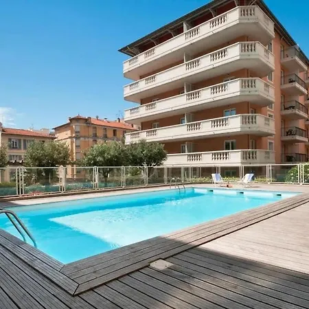 Charming With Swimming Pool Appartamento Nizza