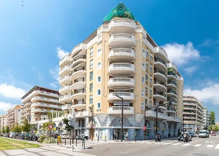 Charming With Swimming Pool Apartament *