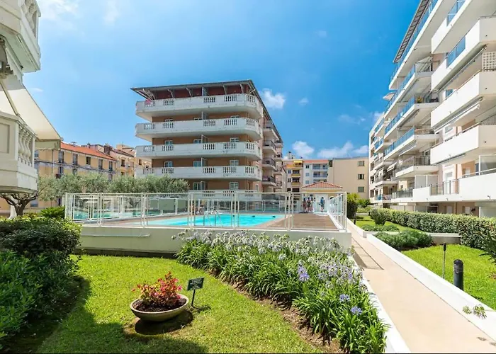 Charming With Swimming Pool * 尼斯